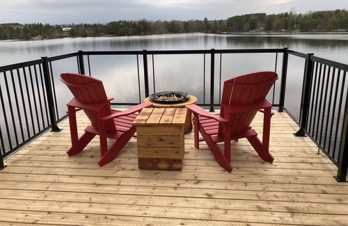 McKellar Cottage | Lake Manitouwabing Cottage With hot tub & Sauna