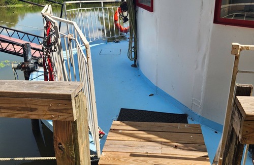 Calhoun County Boat Rental | Lake Marion, Low Falls SC, Side Paddlewheel Boat, 3 Bedroom, 3 Bath