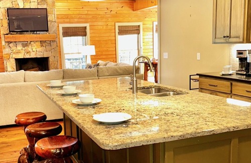 Dadeville House | Lake Martin, ALn43 min to Auburn University & Jordan-Hare Stadium