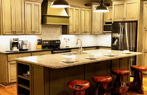 Dadeville House | Lake Martin, ALn43 min to Auburn University & Jordan-Hare Stadium