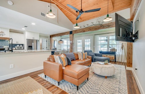Dadeville House | Lake Martin Retreat with Private Dock and Boat Launch