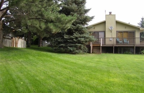 Lonergan House | Lake McConaughy Lake Front home, One King three Queen size beds, Dish TV, WIFI.