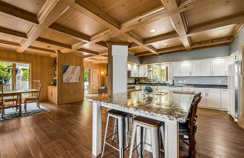 Sturgeon Bay House | Lake Mich Waterfront for 12 -Book Now for Prime Dates - Going Fast for 2026!