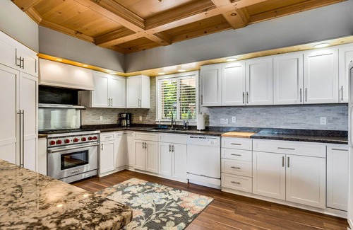 Sturgeon Bay House | Lake Mich Waterfront for 12 -Book Now for Prime Dates - Going Fast for 2026!