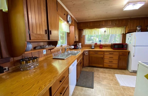 Harbor Springs House | Lake Michigan beachside cottage in Good Hart