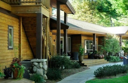 Spring Lake House | Lake Michigan beach, pool, hot tub private