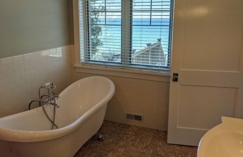 Manistee House | Lake Michigan Beach Front Cottage