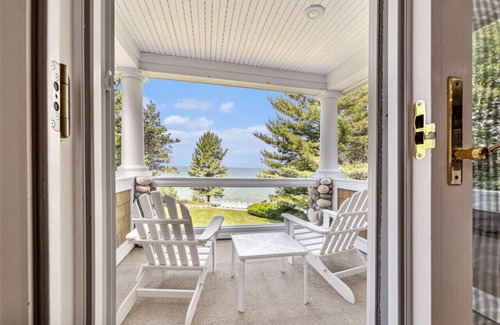 Manistee House | Lake Michigan Beach House