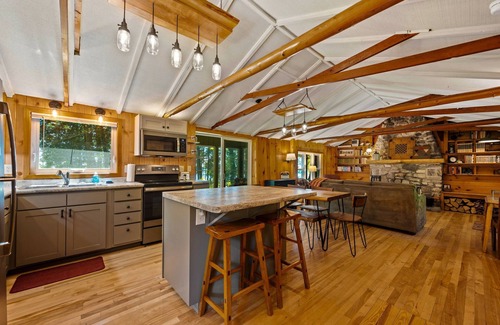 Baileys Harbor Cottage | Lake Michigan Beachfront