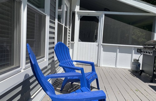 Union Pier House | Lake Michigan Beach Is Across Street, 6 Person Hot Tub, Fire Pit, New Bathrooms