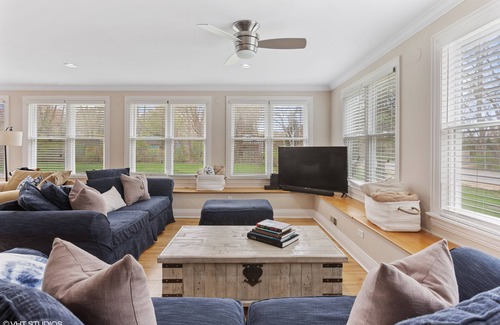 Union Pier House | Lake Michigan Beach Is Across Street, 6 Person Hot Tub, Fire Pit, New Bathrooms