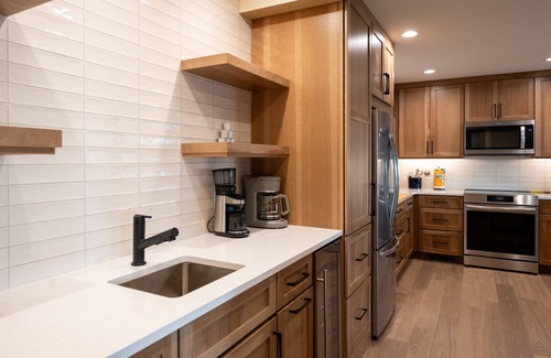 West Olive House | Lake Michigan Cottage w/Beach, Hot Tub & New Kitchen