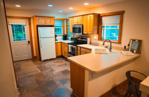 Muskegon Cottage | Lake Michigan Cottage Retreat – Private Beach & Unforgettable Views