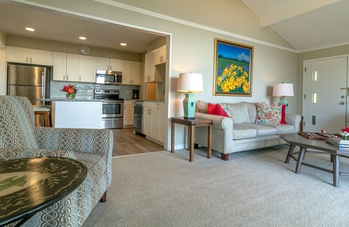 Fennville Cottage | Lake Michigan House with Private Beach, Sleeps 12