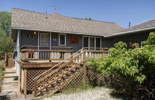 Shelby House | Lake Michigan Private Beach Access