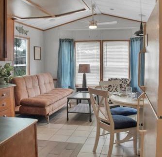 Bloomington House | Lake Monroe's Charming Villa