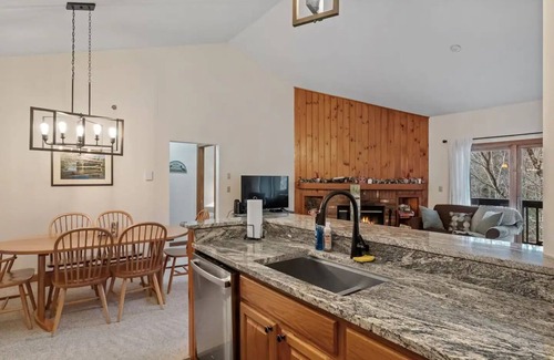 North Woodstock Condo | ~Lake & Mountain Resort~ w/Clubhouse, Pool, Hot Tub