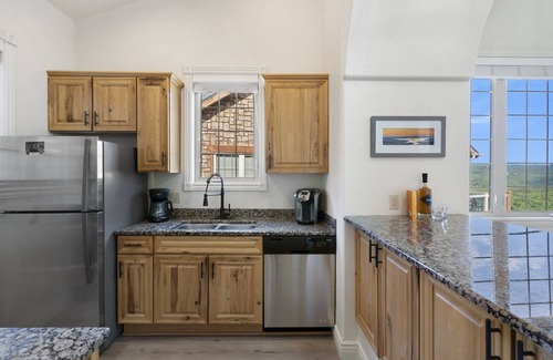 Branson Condo | Lake & Mountain View Condo - The Cliffs on Indian Point - Silver Dollar City