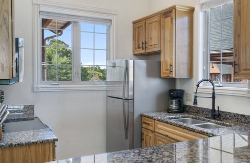 Branson Condo | Lake & Mountain View Condo - The Cliffs on Indian Point - Silver Dollar City