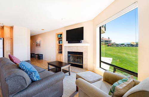 Chelan Condo | Lake & Mountain View Condo w/Deck, AC & Shared Pools/Docks/Hot Tub/Tennis