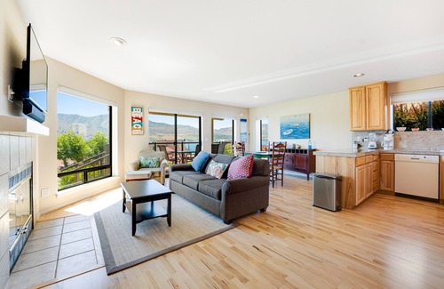 Chelan Condo | Lake & Mountain View Condo w/Deck, AC & Shared Pools/Docks/Hot Tub/Tennis