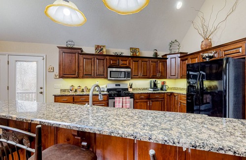 Hiawassee House | Lake & Mountain-View Hideaway w/Fireplace, AC, WiFi & 4 TVs - Dogs Welcome