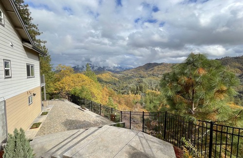 O'Brien House | Lake + Mountain view retreat