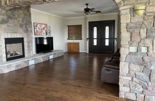 O'Brien House | Lake + Mountain view retreat