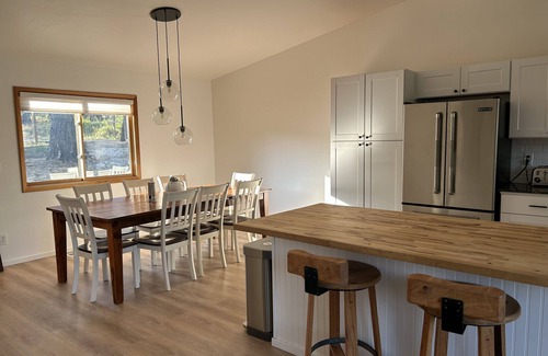 Sagle House | Lake+Mountain Views - Secluded Lodge Retreat