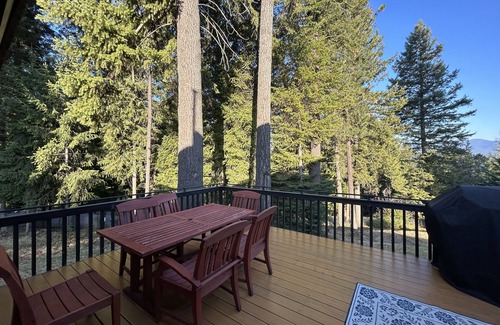 Sagle House | Lake+Mountain Views - Secluded Lodge Retreat