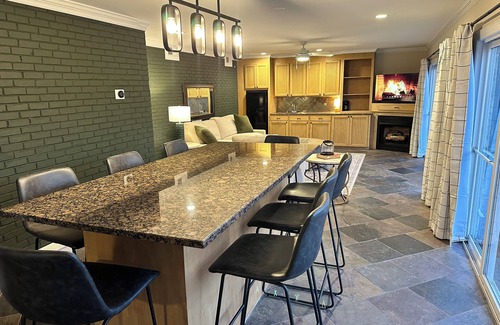 Lexington House | Lake Murray Retreat: Pool Bomb Island Views