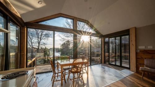 Muskoka Lakes House | Lake Muskoka 2-bedroom Cottage - Pier 100 #50