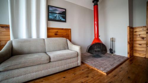 Muskoka Lakes House | Lake Muskoka 2-bedroom Cottage - Pier 100 #50