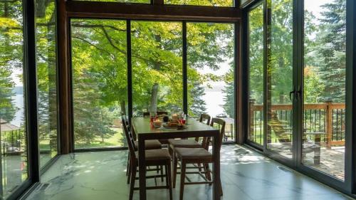 Muskoka Lakes House | Lake Muskoka 3-bdrm Cottage - Pier 100 #70