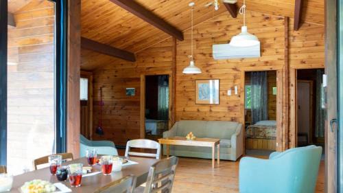 Muskoka Lakes House | Lake Muskoka 3-bdrm Cottage - Pier 100 #70