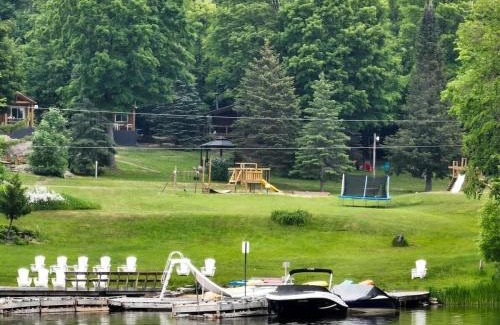 Muskoka Lakes House | Lake Muskoka Deluxe 2-bdrm Cottage - Pier 100 #60
