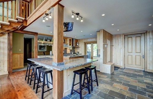 Muskoka Lakes House | Lake Muskoka Executive Cottage