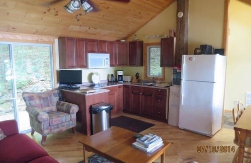 Bracebridge Cottage | Lake Muskoka, Island, 2 BR, Ideal for Couples & Small Grps - 4 max