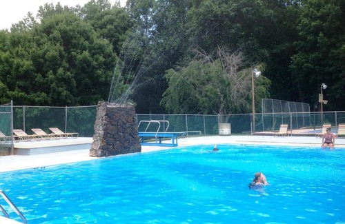 Mocksville Resort | Lake Myers Lakeside Villa 16