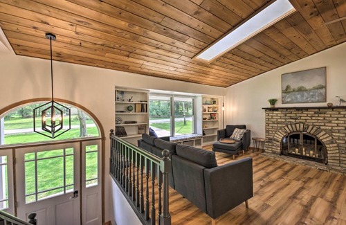Delafield House | Lake Nagawicka Home - 2 Blocks to Boat Launch