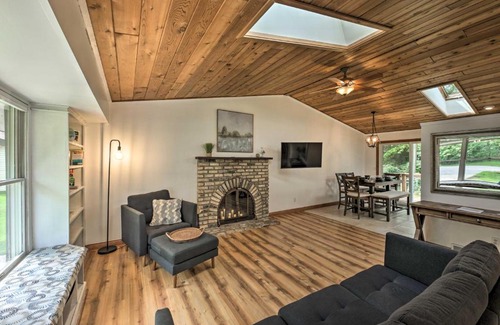 Delafield House | Lake Nagawicka Home - 2 Blocks to Boat Launch