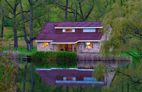 Drakensberg Gardens Resort | Lake Naverone Holiday Cottages