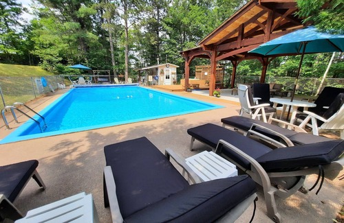 Nipissing Cottage | Lake Nipissing Lakefront Cottage with whirlpool/fireplace and resort amenities