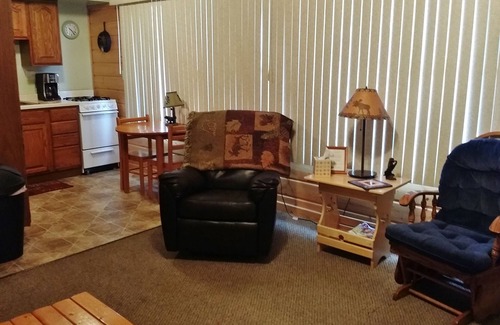 Tomahawk Cottage | Lake Nokomis Breezy Bay Retreat- Tomahawk Wi - Newly remodeled