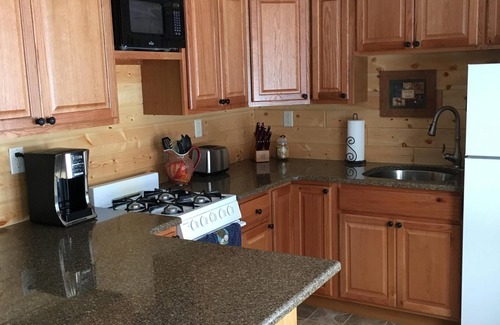 Tomahawk Cottage | Lake Nokomis Breezy Bay Retreat- Tomahawk Wi - Newly remodeled