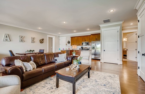 Mount Mourne House | Lake Norman Escape by SoCharm | Hot Tub, Games, and Private Beach