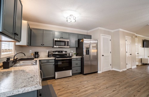 Mount Mourne House | Lake Norman Townhome 2 Master BRs + Parking