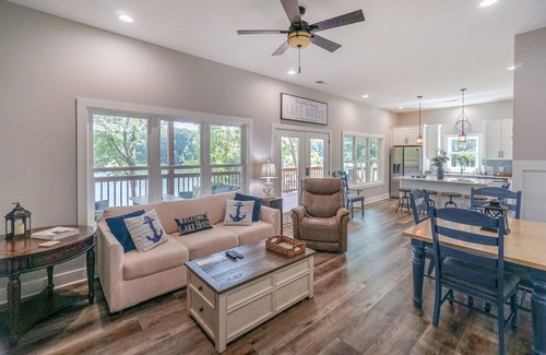 Mooresville Apartment | Lake Norman - Tranquility Cove - Beautiful Lakefront Apartment