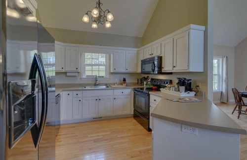 Blairsville House | Lake Nottely 4 bdrm cabin, sauna w/mtn & lake views, dock, & EV charger.