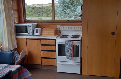 Waitahanui House | Lake views and easy beach access